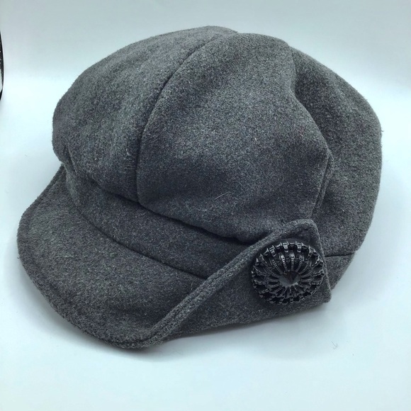 Grey Hat for Women with a beautiful button on the left side - Picture 6 of 9